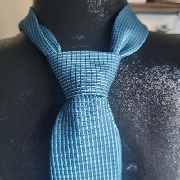 Van Heusen Blue Silk Tie - Picture 2 of 4
